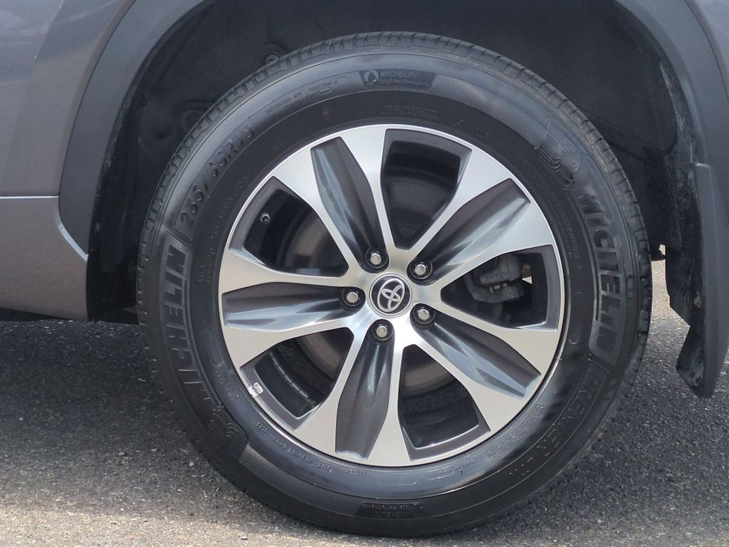 Thumbnail: 2023 Toyota Highlander - 8
