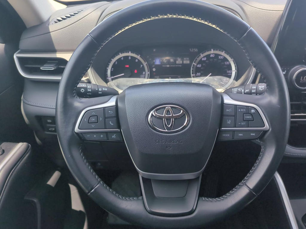 Thumbnail: 2023 Toyota Highlander - 13