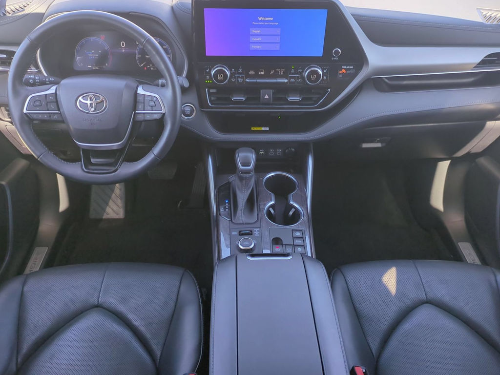 Thumbnail: 2023 Toyota Highlander - 9