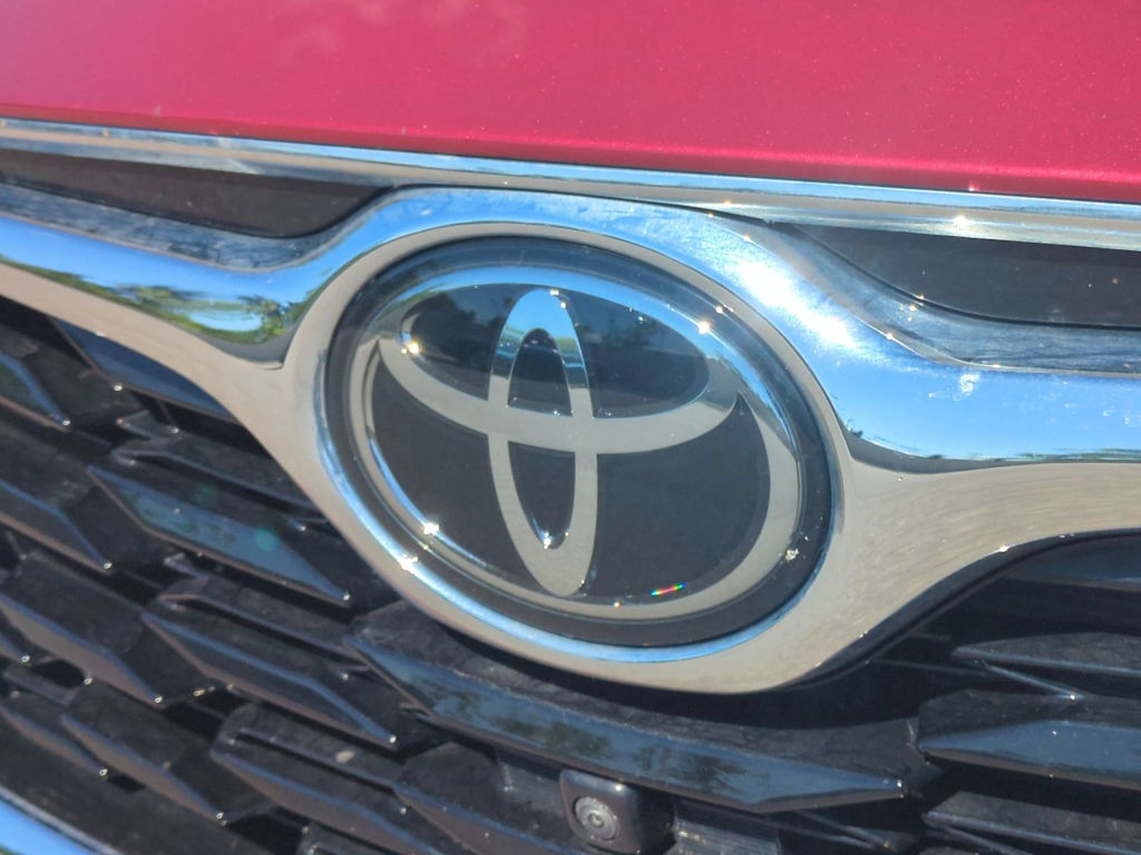 Thumbnail: 2023 Toyota Highlander - 7