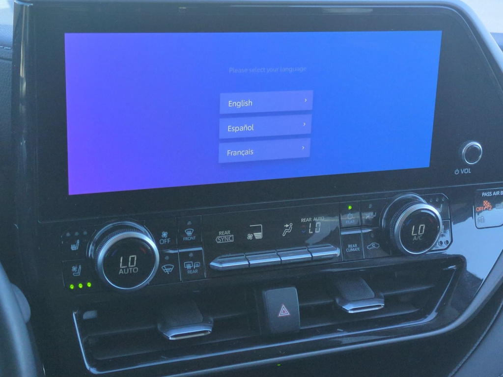Thumbnail: 2023 Toyota Highlander - 33