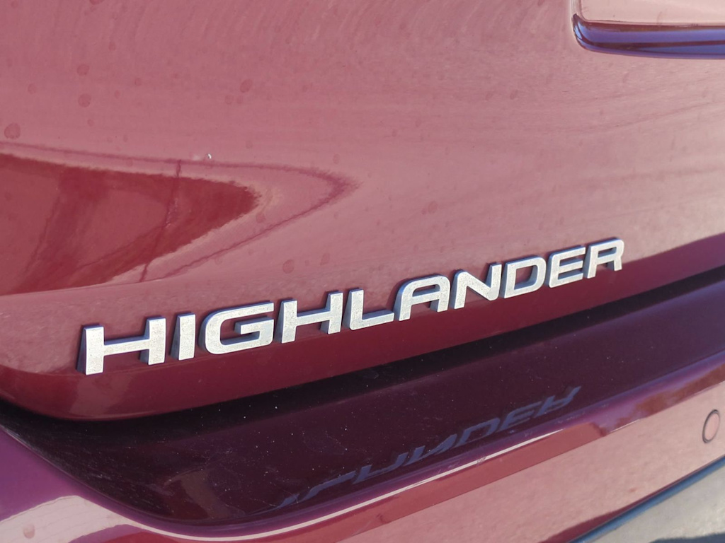 Thumbnail: 2023 Toyota Highlander - 24
