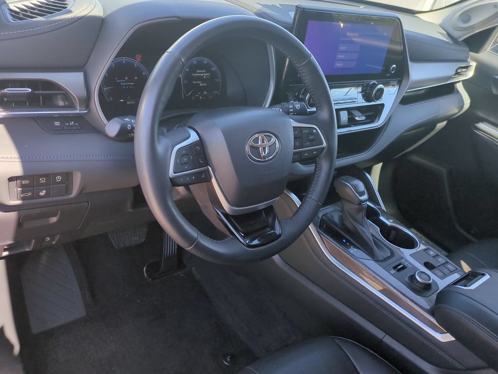 Thumbnail: 2023 Toyota Highlander - 2