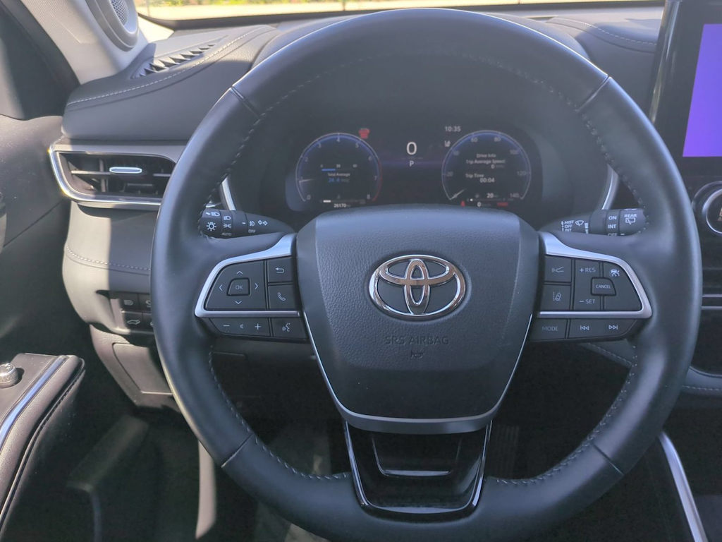 Thumbnail: 2023 Toyota Highlander - 13