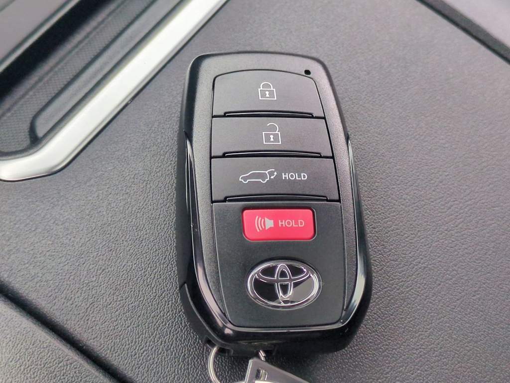 Thumbnail: 2026 Toyota Highlander - 17