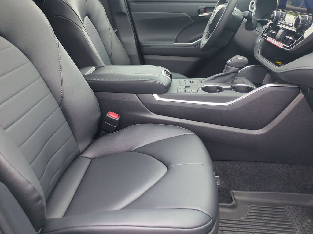 Thumbnail: 2026 Toyota Highlander - 11