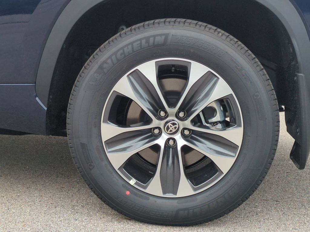 Thumbnail: 2026 Toyota Highlander - 8