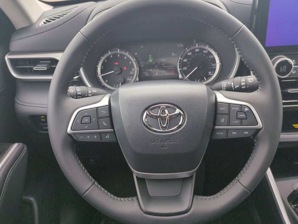 Thumbnail: 2026 Toyota Highlander - 13