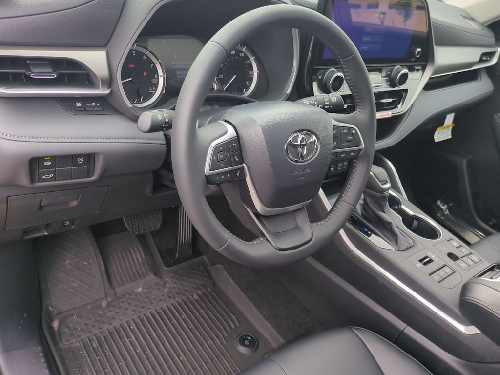 Thumbnail: 2026 Toyota Highlander - 2