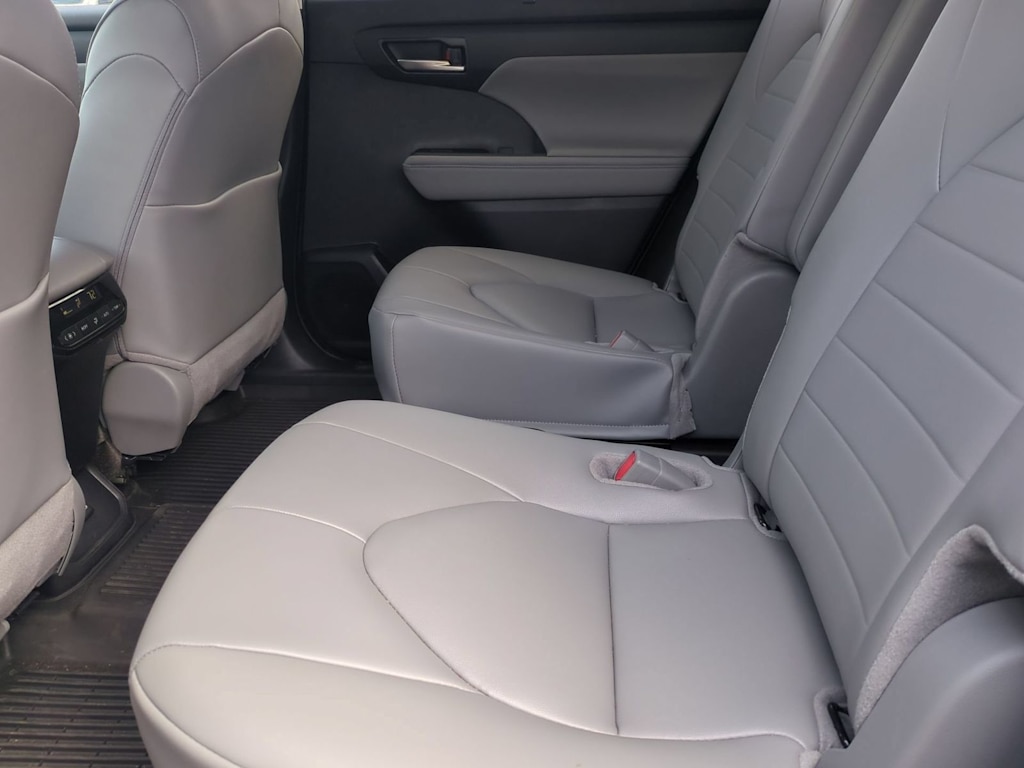 Thumbnail: 2026 Toyota Highlander - 12