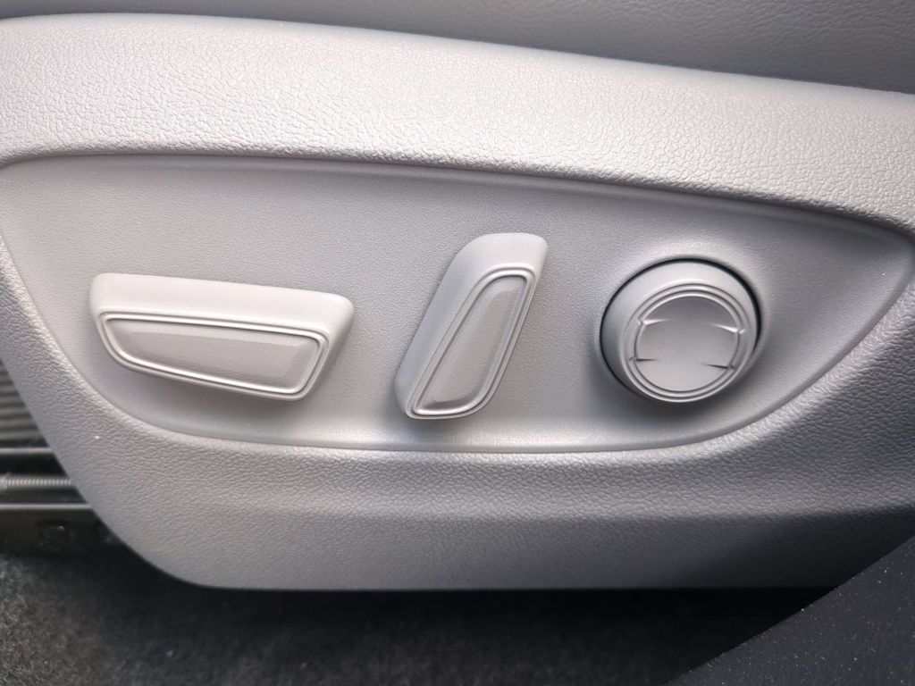 Thumbnail: 2026 Toyota Highlander - 26