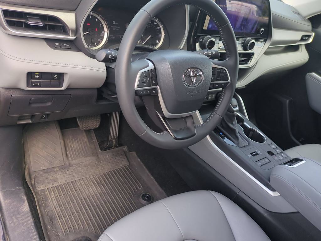 Thumbnail: 2026 Toyota Highlander - 2