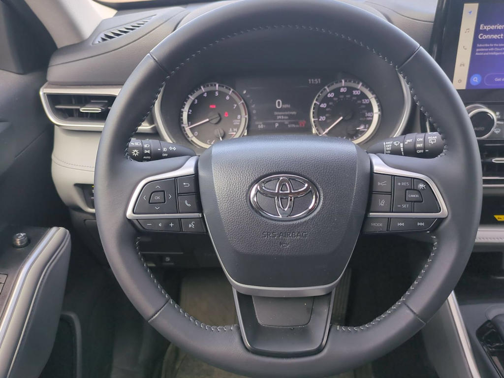 Thumbnail: 2026 Toyota Highlander - 13
