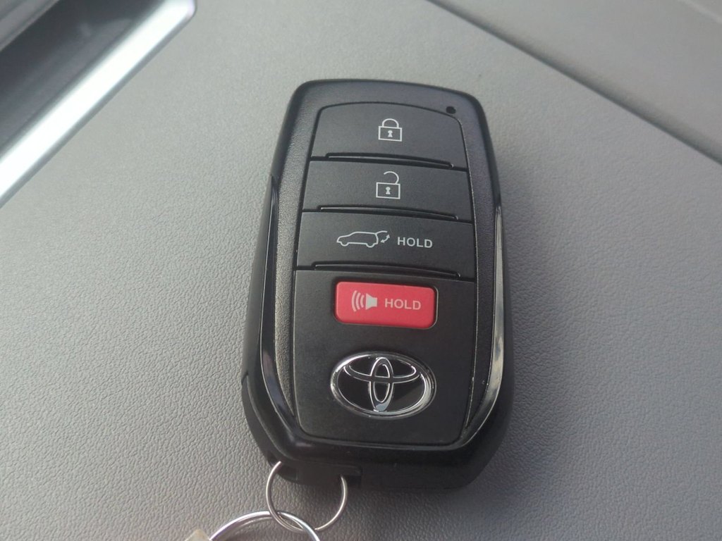 Thumbnail: 2026 Toyota Highlander - 18