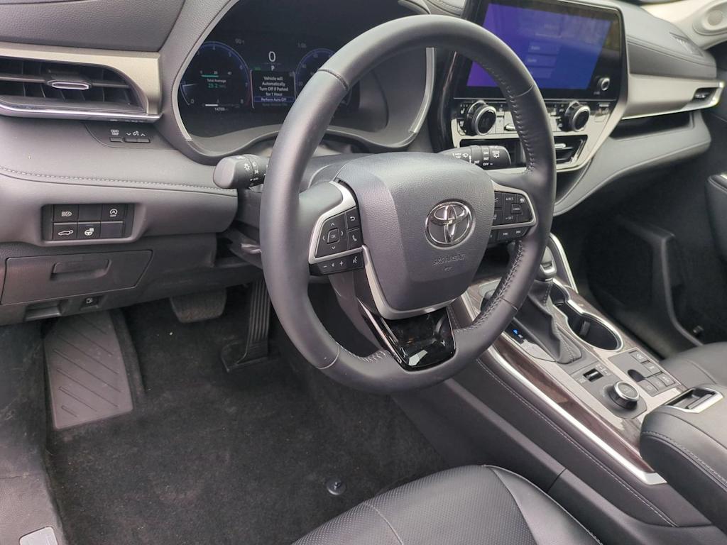Thumbnail: 2025 Toyota Highlander - 2