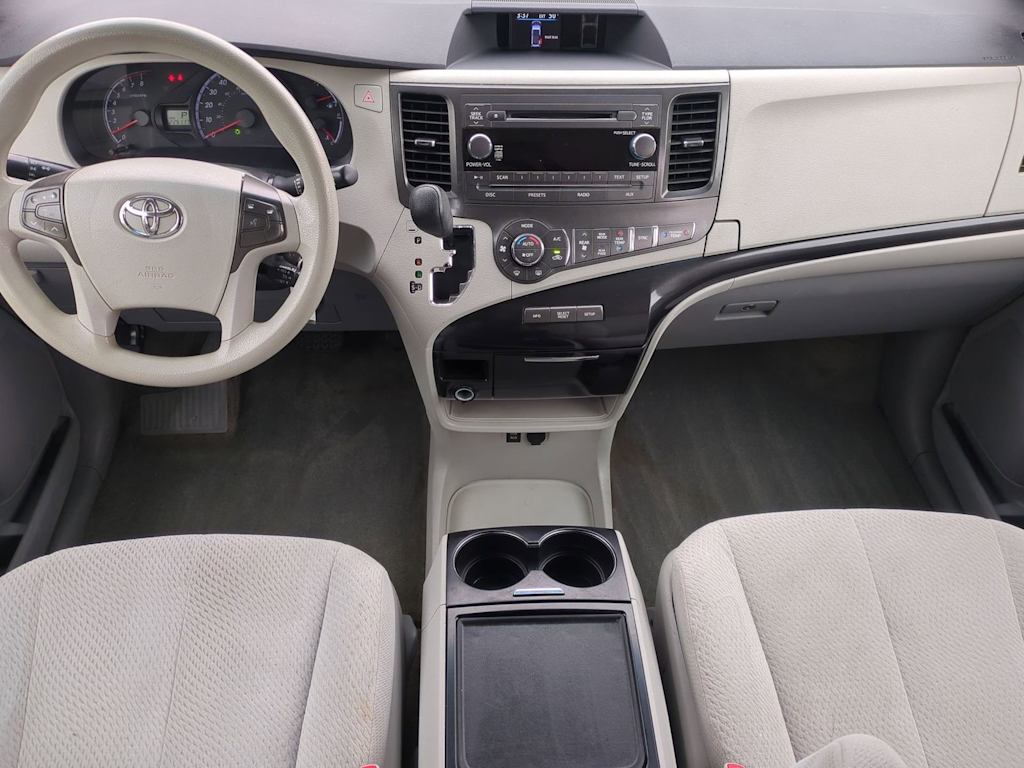 Thumbnail: 2013 Toyota Sienna - 9