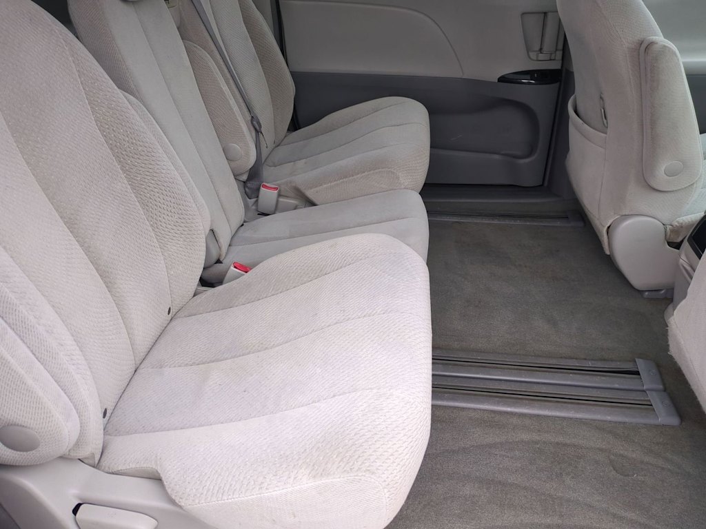 Thumbnail: 2013 Toyota Sienna - 27