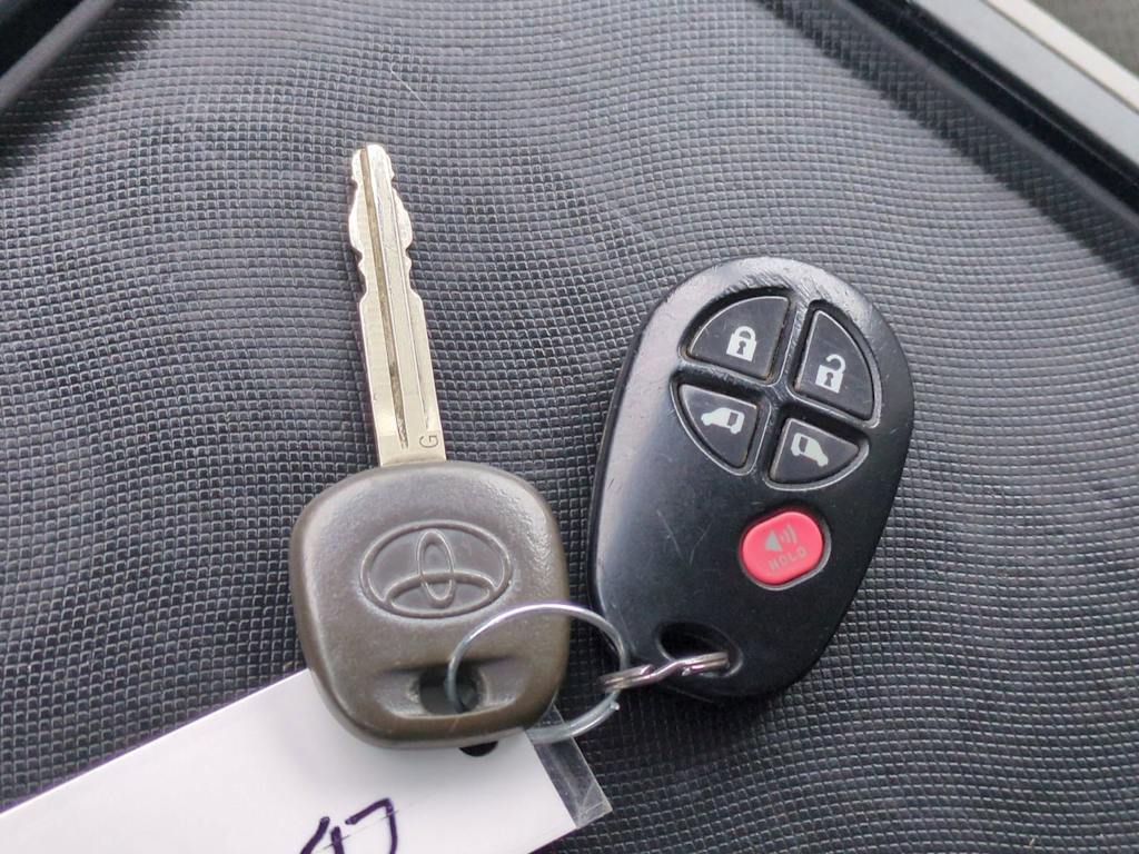 Thumbnail: 2013 Toyota Sienna - 17