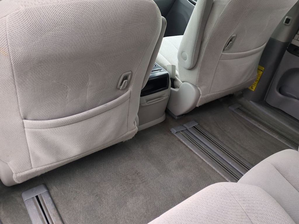 Thumbnail: 2013 Toyota Sienna - 12