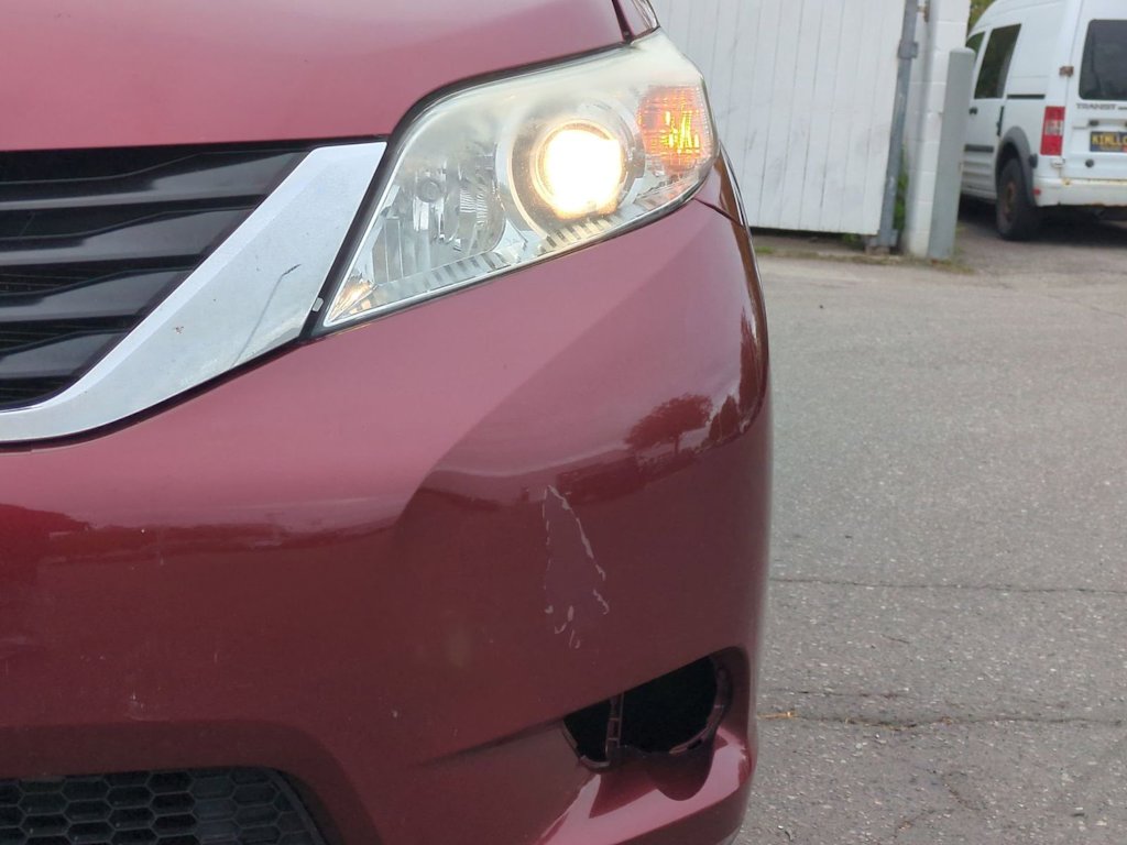 Thumbnail: 2013 Toyota Sienna - 23