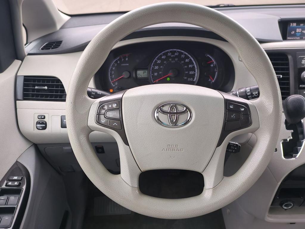 Thumbnail: 2013 Toyota Sienna - 13