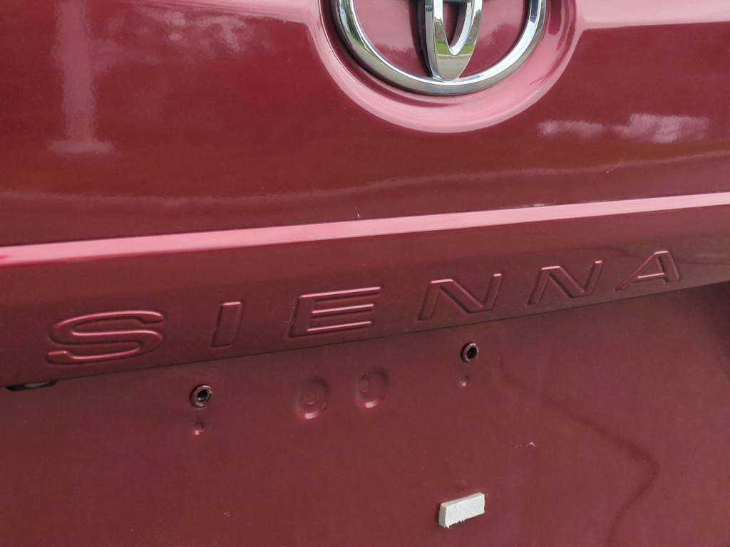 Thumbnail: 2013 Toyota Sienna - 24