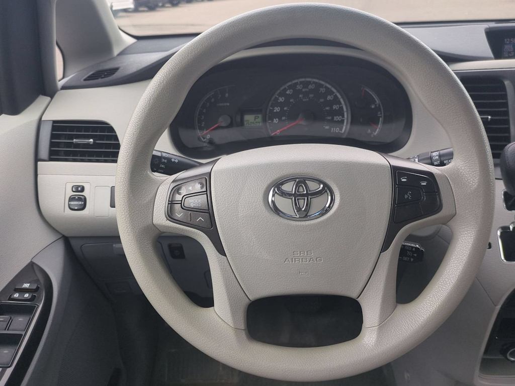 Thumbnail: 2013 Toyota Sienna - 12