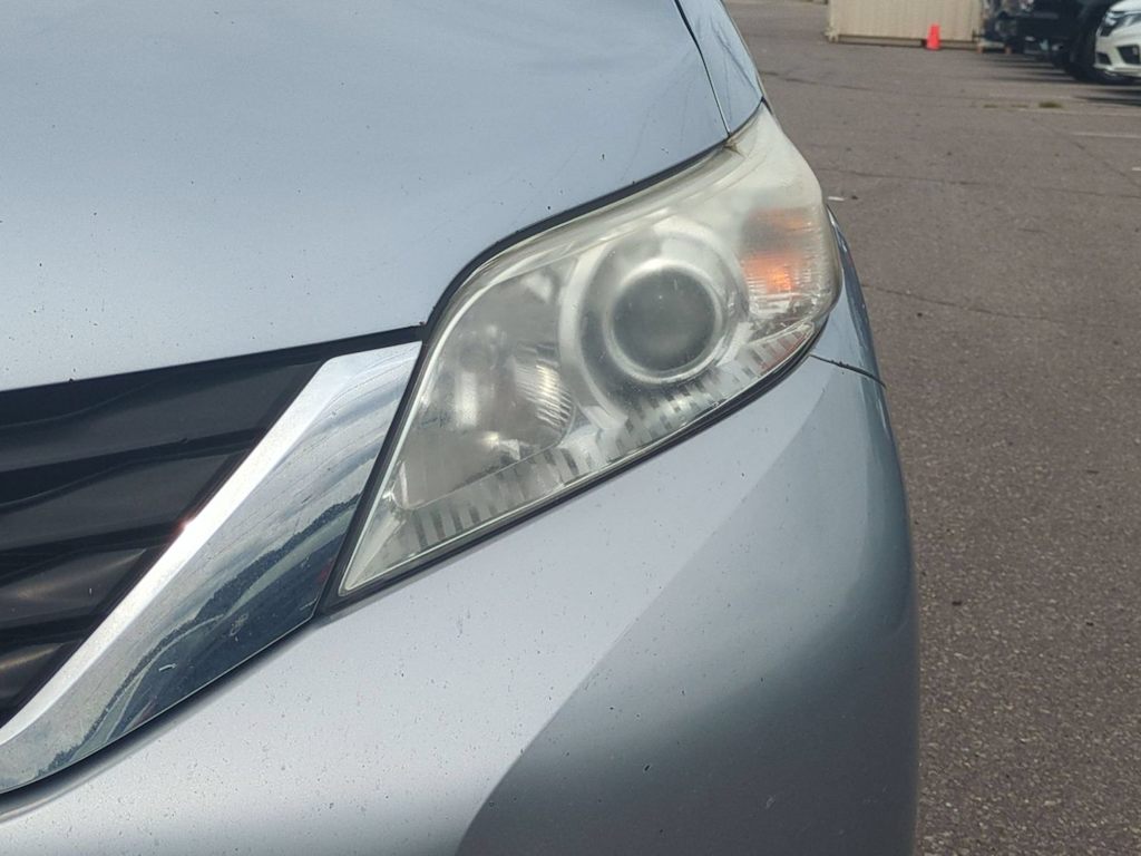 Thumbnail: 2013 Toyota Sienna - 23