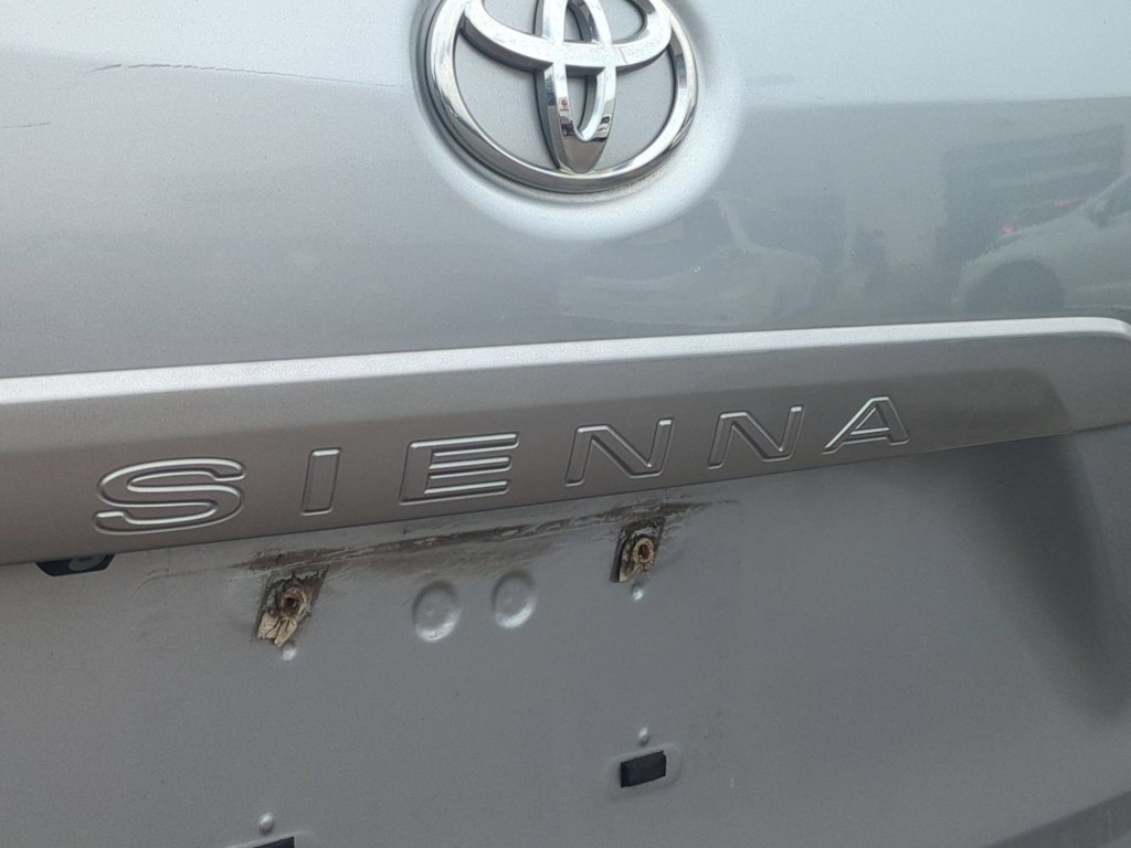 Thumbnail: 2013 Toyota Sienna - 24