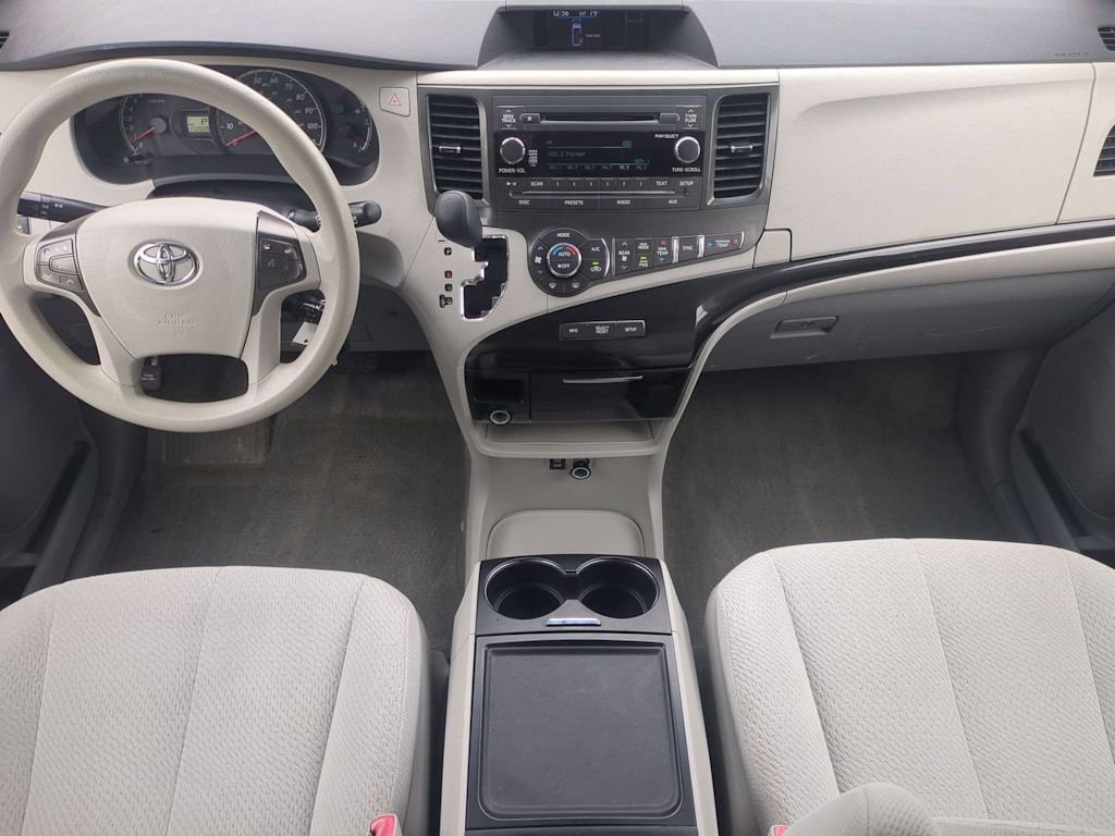 Thumbnail: 2013 Toyota Sienna - 9