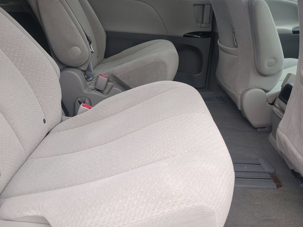 Thumbnail: 2013 Toyota Sienna - 27