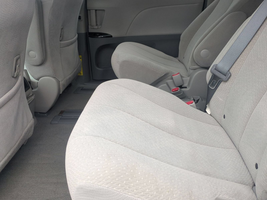 Thumbnail: 2013 Toyota Sienna - 11