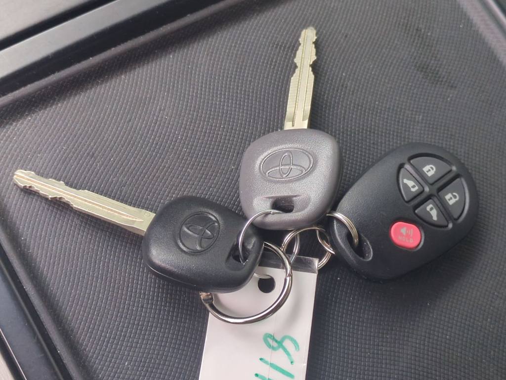 Thumbnail: 2013 Toyota Sienna - 17