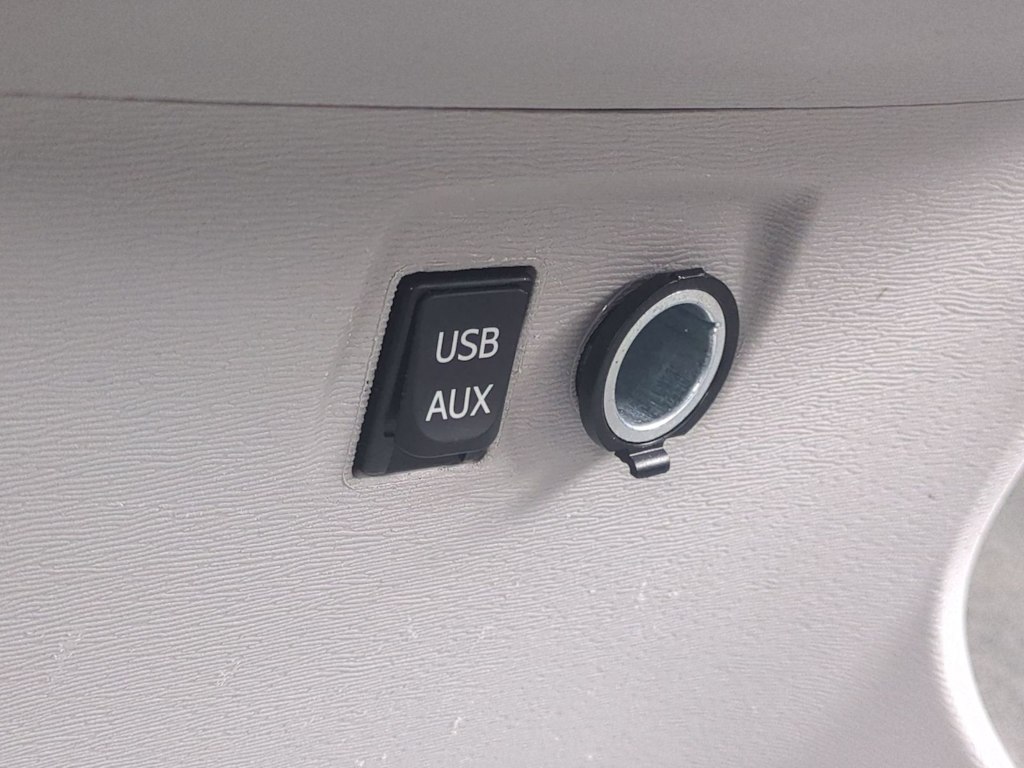 Thumbnail: 2013 Toyota Sienna - 33