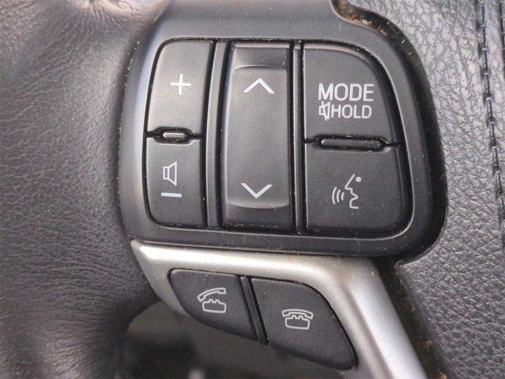 Thumbnail: 2015 Toyota Sienna - 30