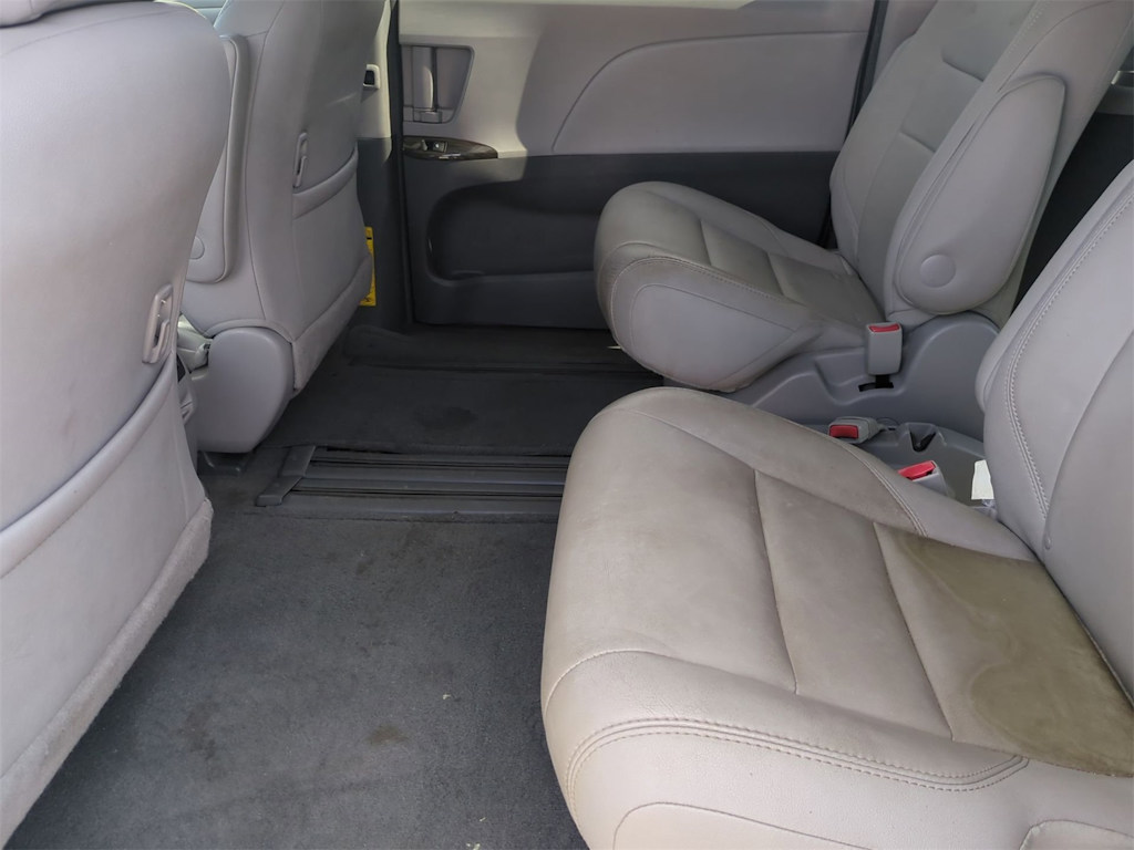 Thumbnail: 2015 Toyota Sienna - 11