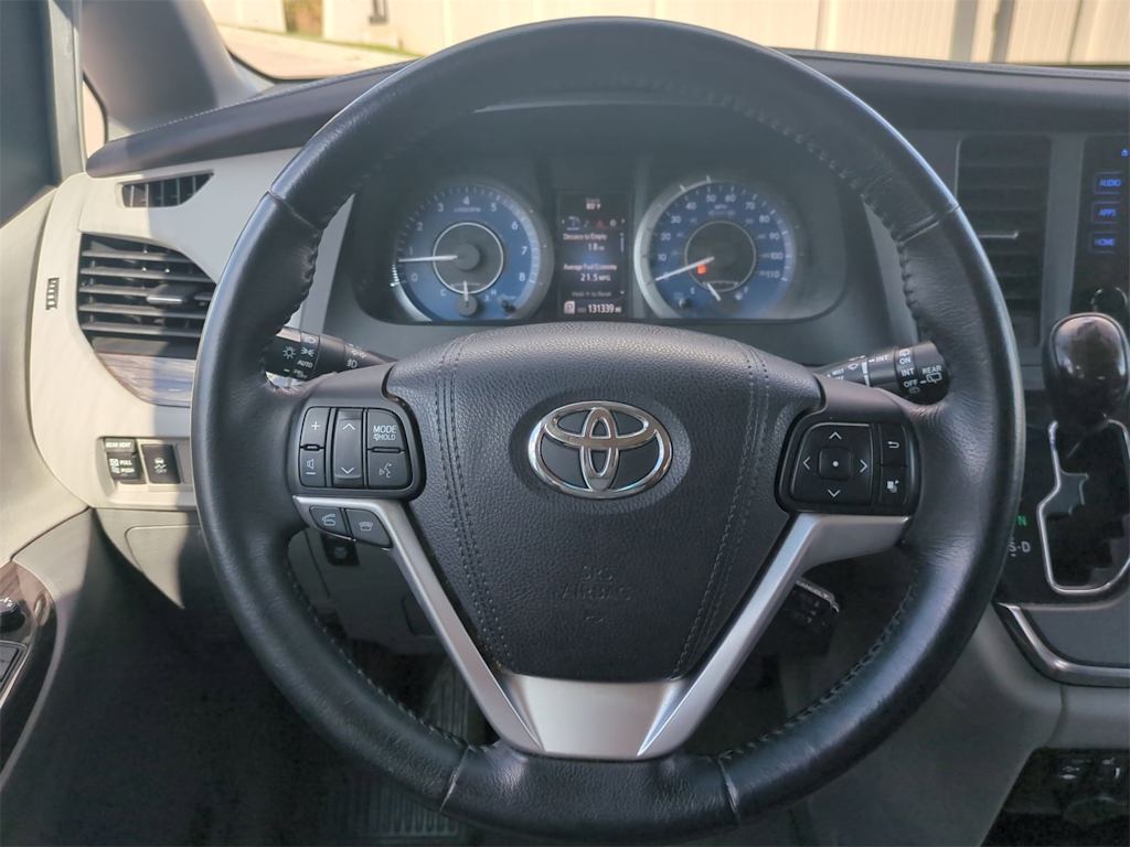 Thumbnail: 2015 Toyota Sienna - 12