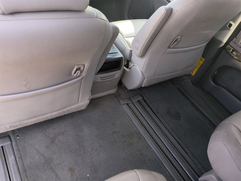 Thumbnail: 2015 Toyota Sienna - 26