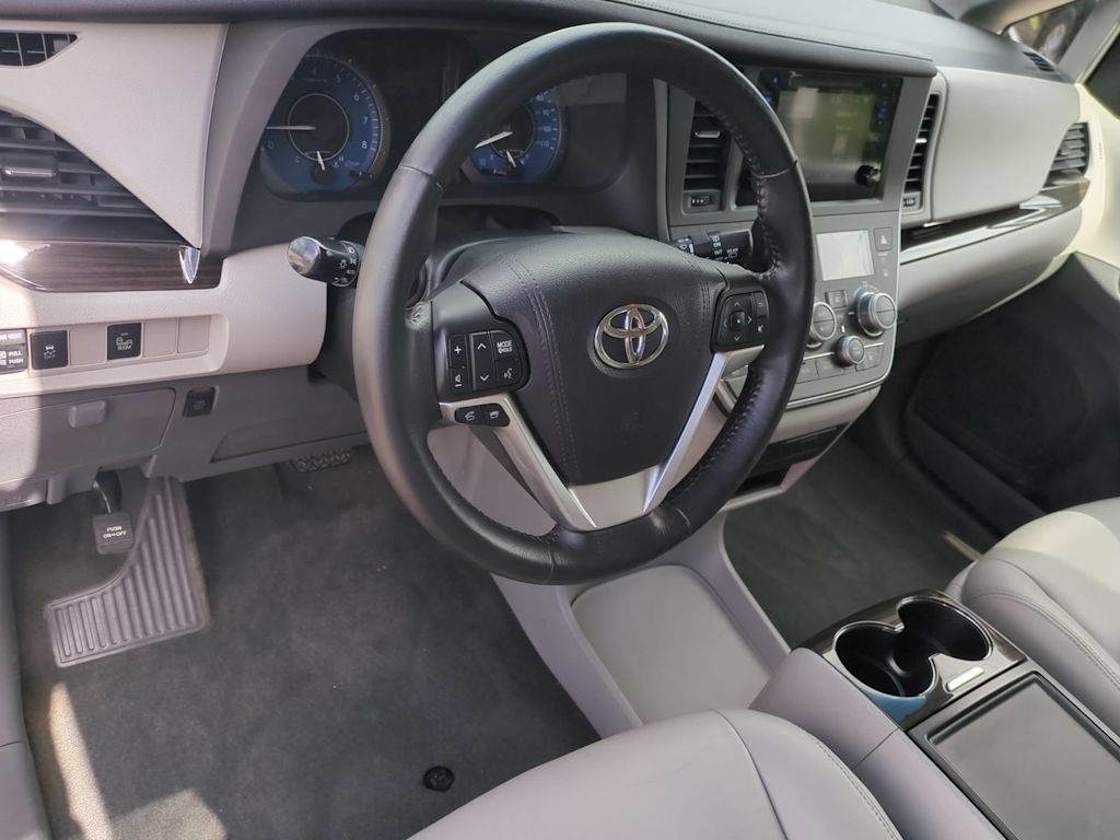 Thumbnail: 2015 Toyota Sienna - 2