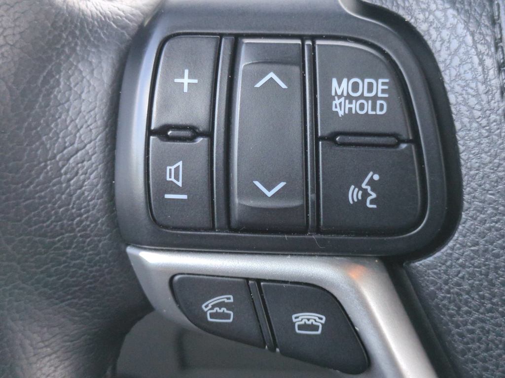 Thumbnail: 2015 Toyota Sienna - 29
