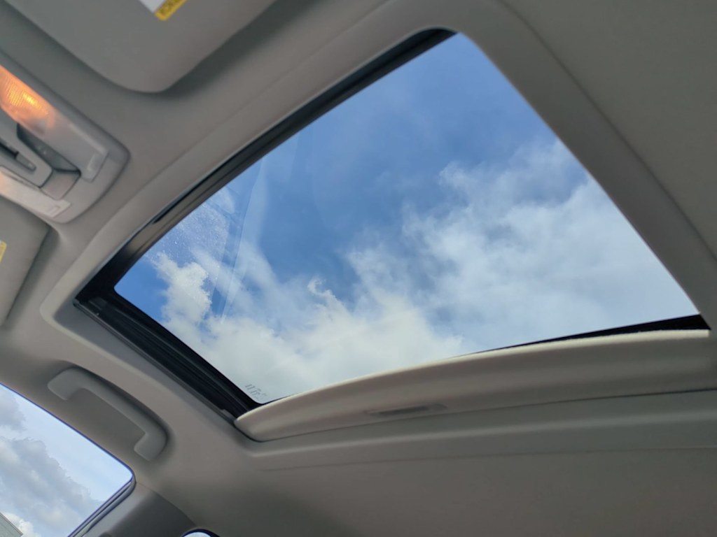 Thumbnail: 2015 Toyota Sienna - 27