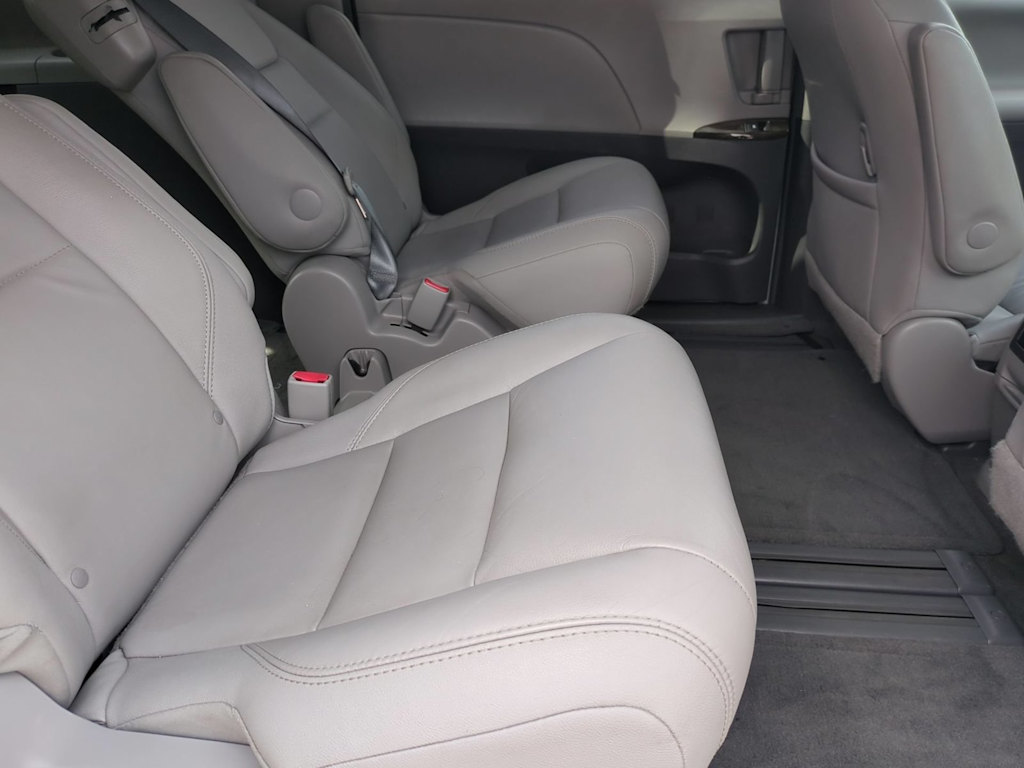 Thumbnail: 2015 Toyota Sienna - 12