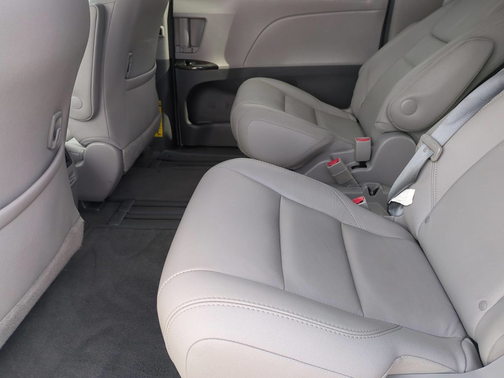 Thumbnail: 2015 Toyota Sienna - 11
