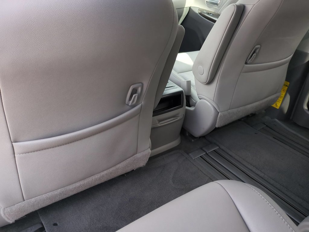 Thumbnail: 2015 Toyota Sienna - 26