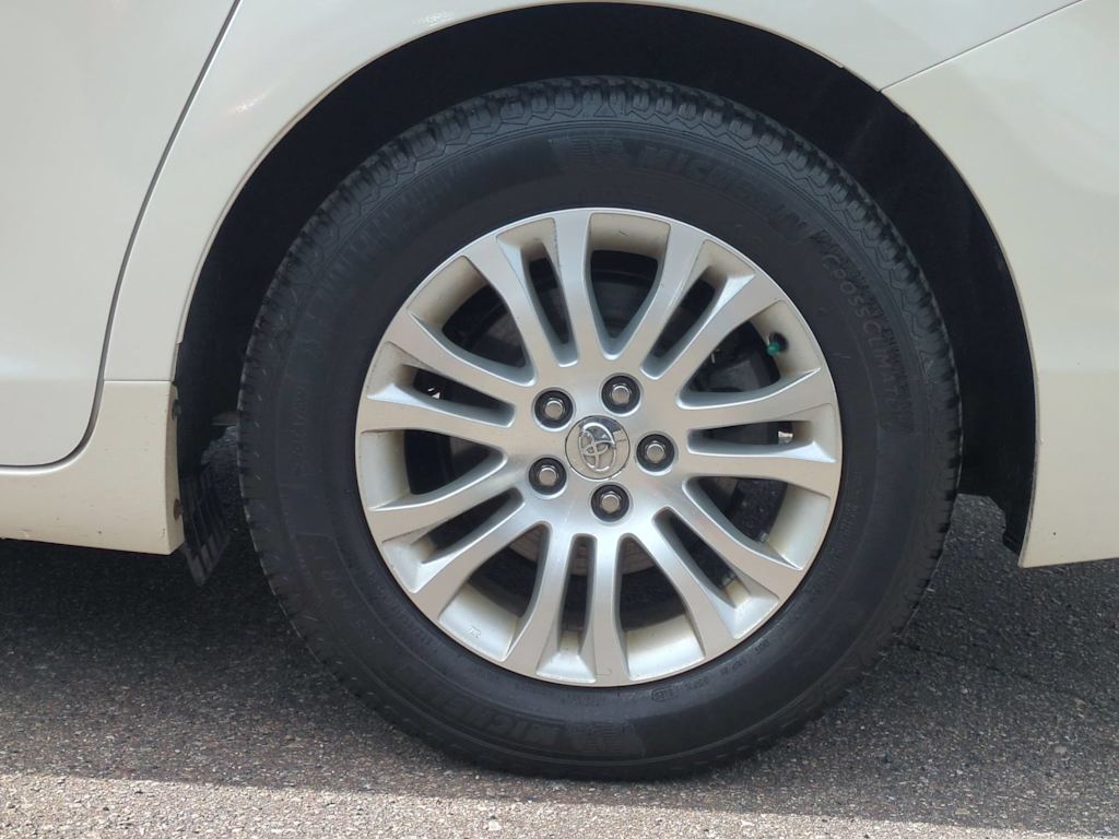 Thumbnail: 2015 Toyota Sienna - 8