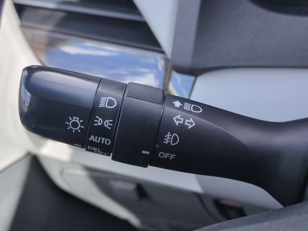 Thumbnail: 2015 Toyota Sienna - 32