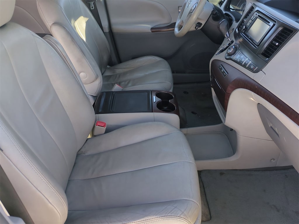 Thumbnail: 2013 Toyota Sienna - 30