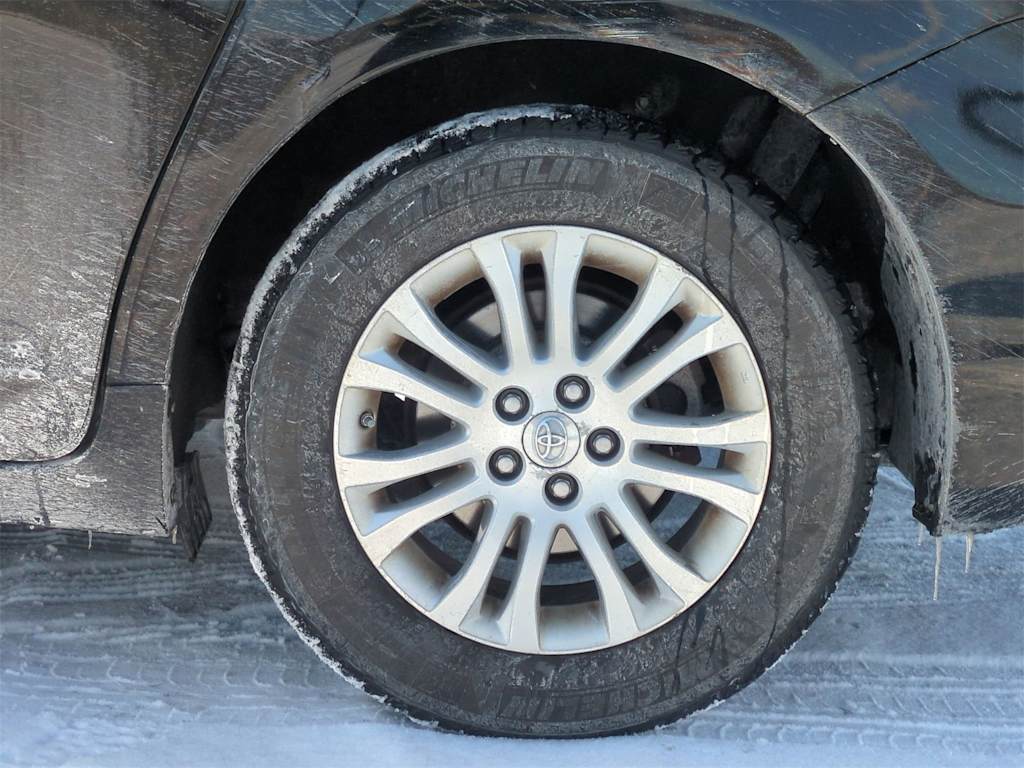 Thumbnail: 2013 Toyota Sienna - 26