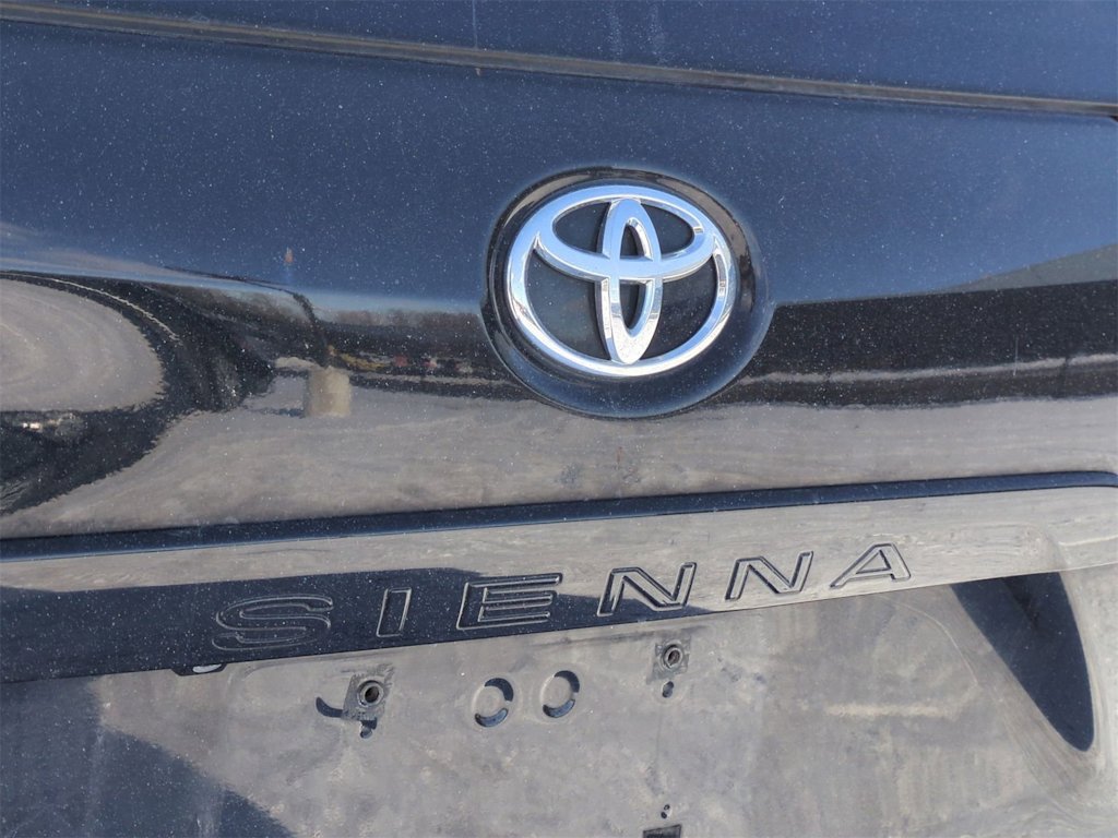 Thumbnail: 2013 Toyota Sienna - 25