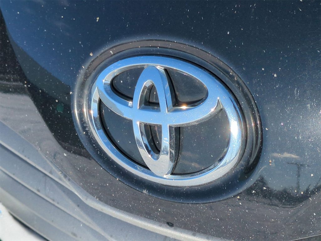 Thumbnail: 2013 Toyota Sienna - 8